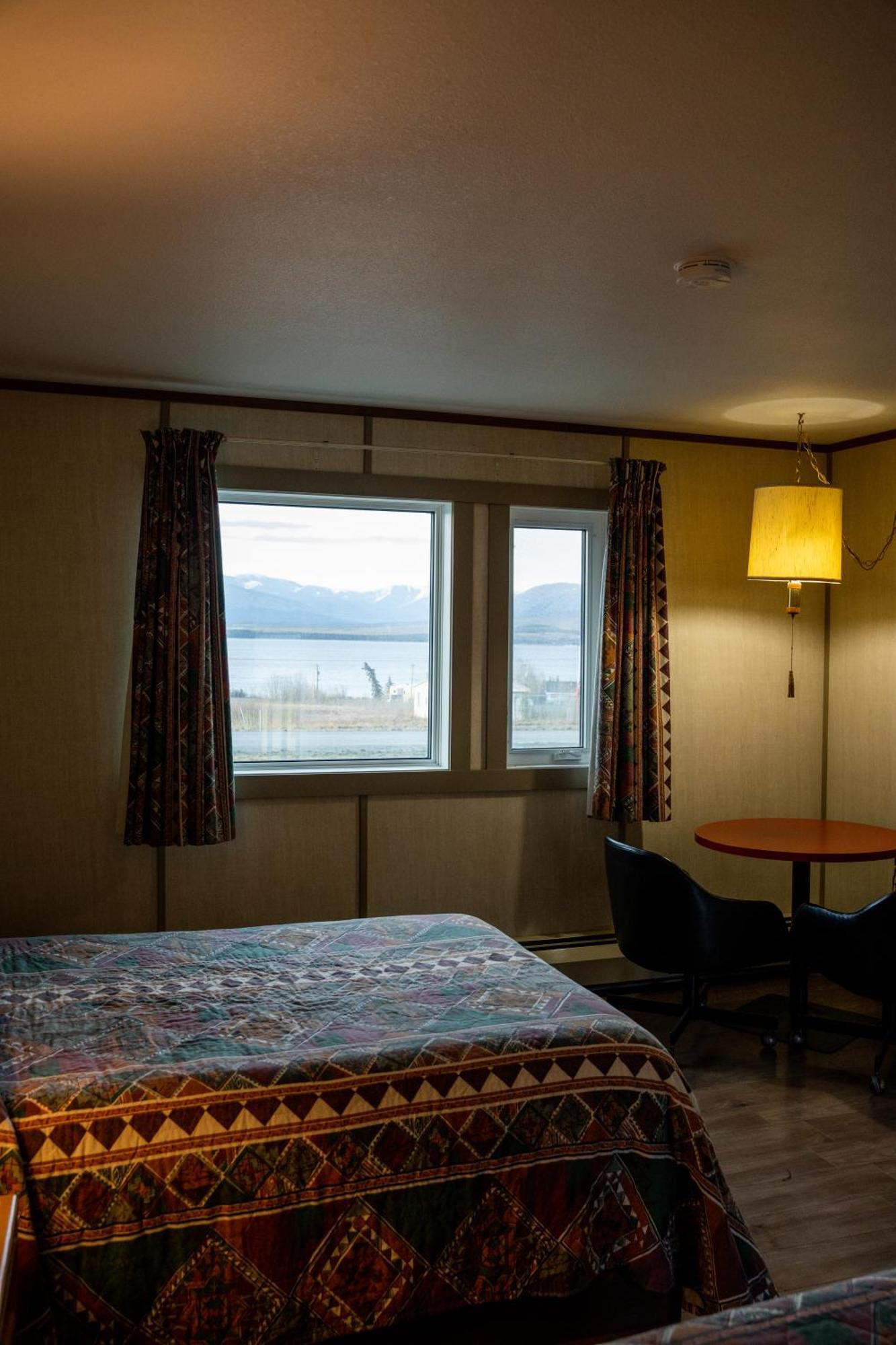 Talbot Arm Motel Destruction Bay 外观 照片